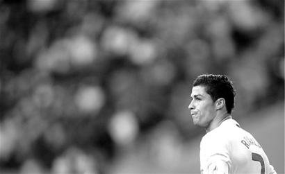 donk：chopper发高烧回合间只能闭眼休息，他真的燃尽了（donk称：chopper高烧，回合间只能闭眼休息，已彻底燃尽）