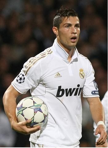 缺兵少将的上海海港，是中超唯一没有输给柔佛新山的球队（人手短缺仍不败，上海海港成中超唯一未输柔佛新山的球队）