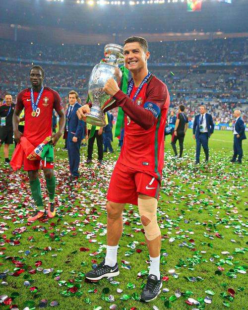 2025中超官方最佳球员候选：瓦科、莱昂纳多领衔，王钰栋在列（2025中超官方最佳球员候选名单出炉：瓦科、莱昂纳多领衔，王钰栋入围）