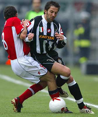 泰州主帅：苏超开赛阶段曾在凌晨接到愤怒球迷打来的质问电话（泰州主帅称苏超初期曾深夜接到愤怒球迷质问来电）