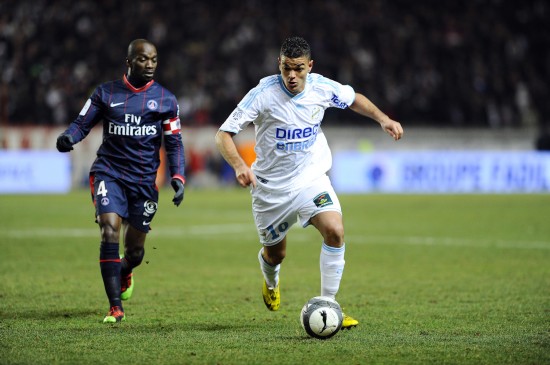 中超：上海海港主场4-1击败深圳队（中超联赛：上海海港主场4比1力克深圳队）