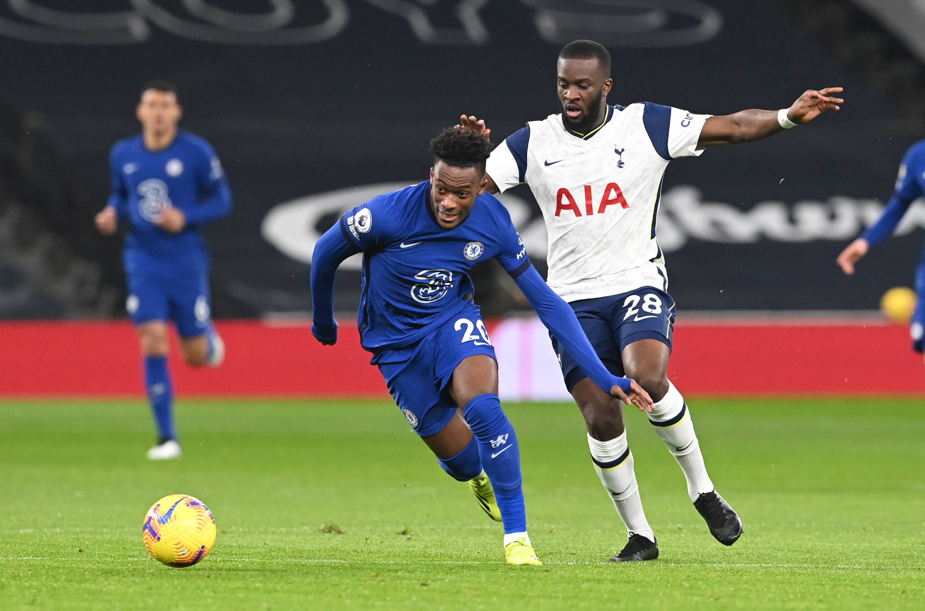 这什么越位线？防线问题or中场问题，弗里克为何矜持自负？（越位线离谱？病灶在后防还是中场，弗里克为何矜持又自负）