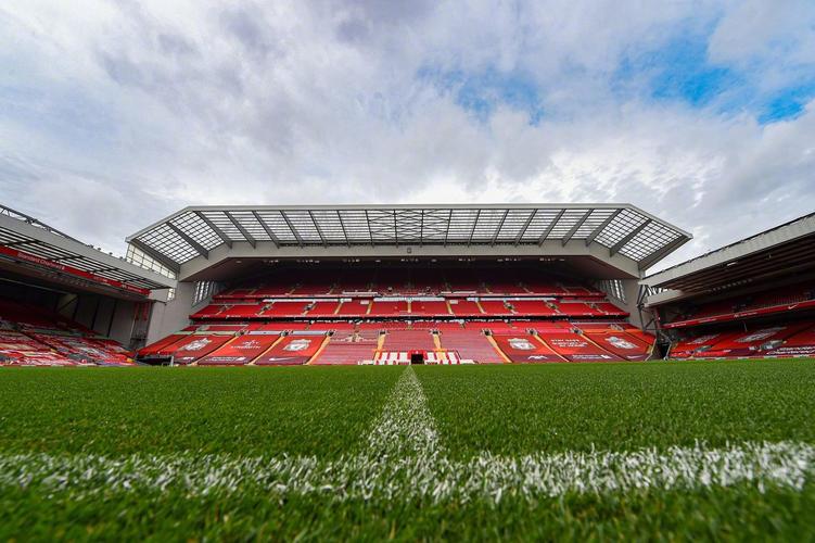 法兰克福后卫：巴萨的比赛风格非常大胆，你会欣赏他们的水平（法兰克福后卫称赞巴萨：打法大胆，水平令人欣赏）