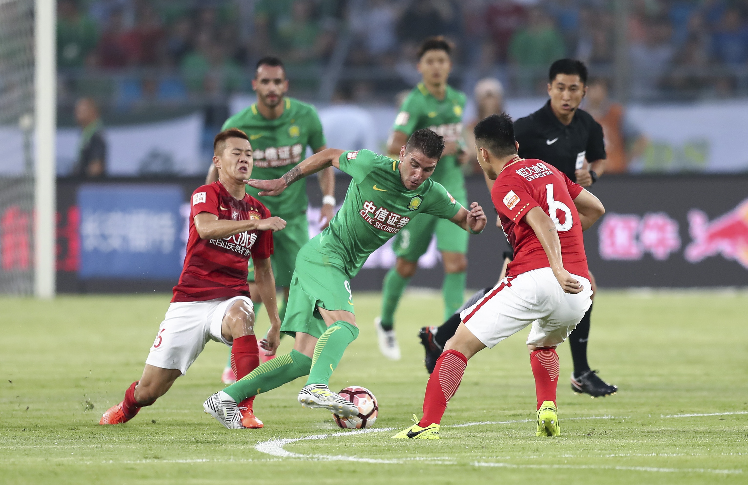 皮亚尼奇重返尤文训练基地，与斯帕莱蒂、基耶利尼合影（皮亚尼奇回到尤文训练基地，与斯帕莱蒂、基耶利尼同框合影）